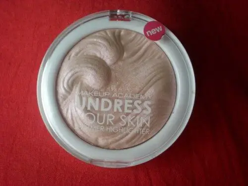 mua-undress-your-skin-shimmer-highlighter-review1-500x375-1