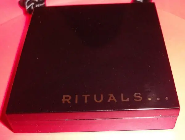 rituals-gemstone-compact-powder-1