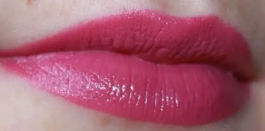 mac-wonder-woman-spitfire-lipstick-lips