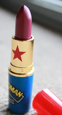 mac-wonder-woman-spitfire-lipstick-review-swatch