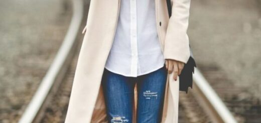 white-top-jeans-and-trench-coat