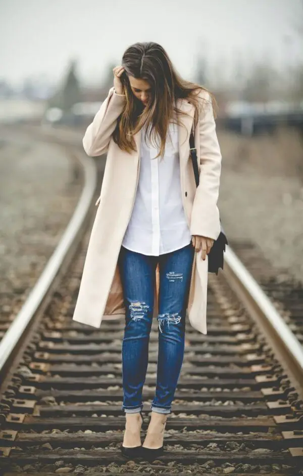 white-top-jeans-and-trench-coat