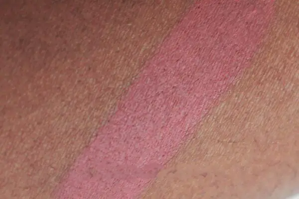 maybelline-touch-of-spice-lipstick-swatch