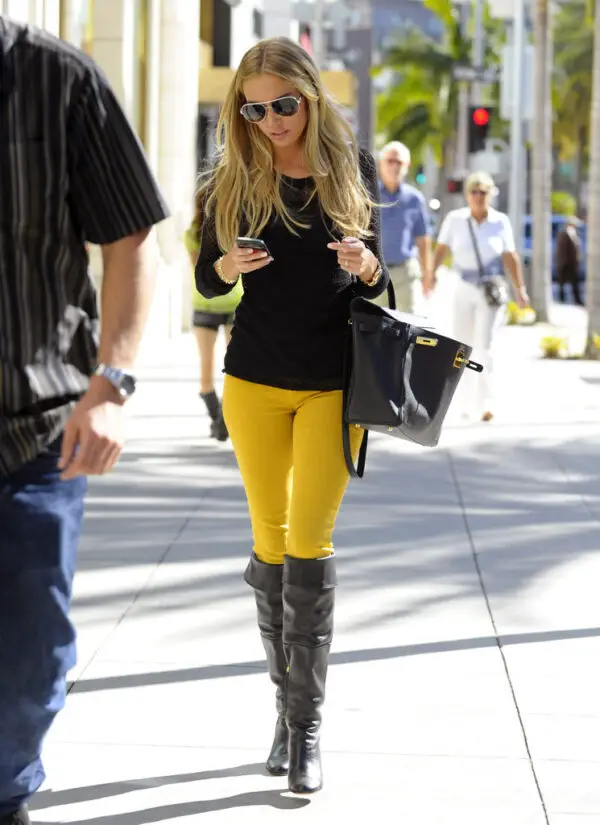 yellow-pants-outfit
