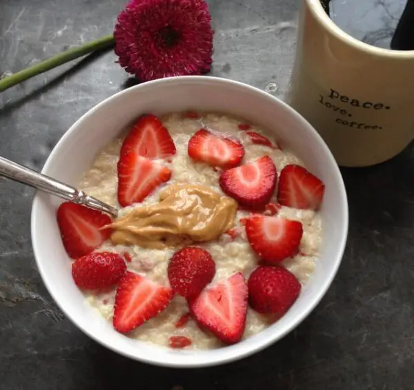 quinoa-hot-breakfast-bowl