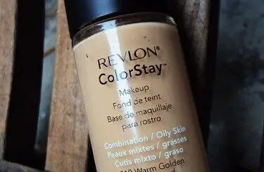 revlon-colorstay-makeup-for-combo-oily-skin-ivory-review-375x500-1