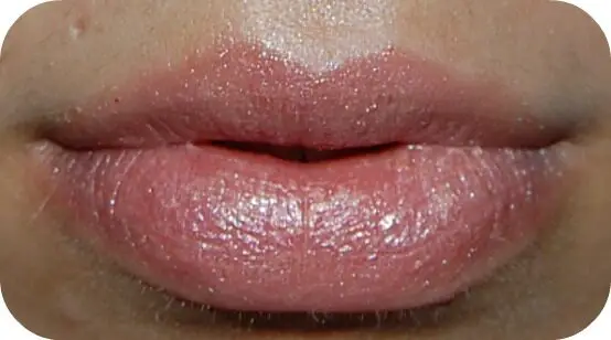 38-winmax-lipstick-on