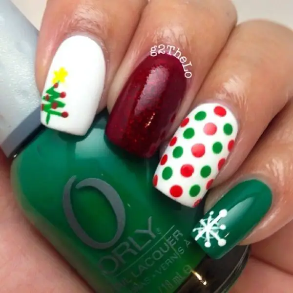 red-and-green-polka-dot-nails