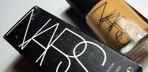 nars-sheer-glow-foundation-in-stromboil-review-500x372-1