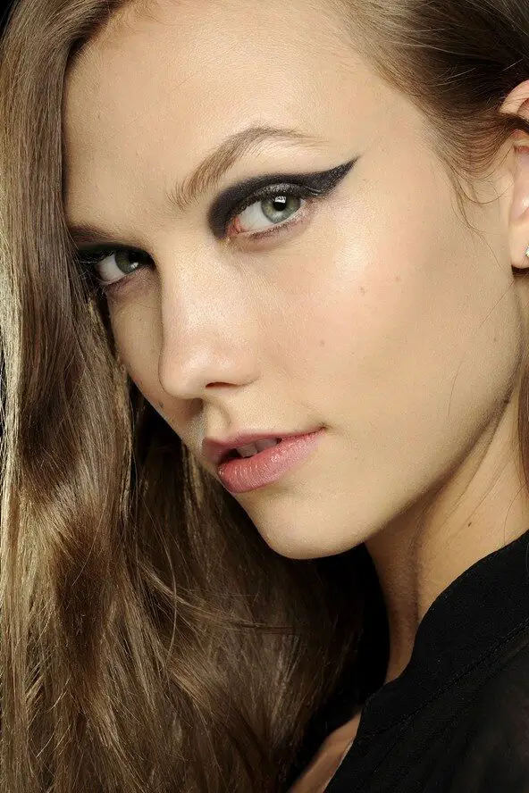 exaggerated-cat-eye