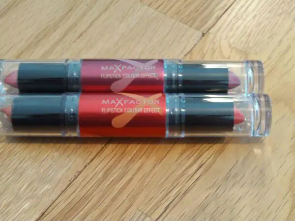 1-max-factor-colour-effect-flipstick-in-bloomy-pink-and-salsa-red