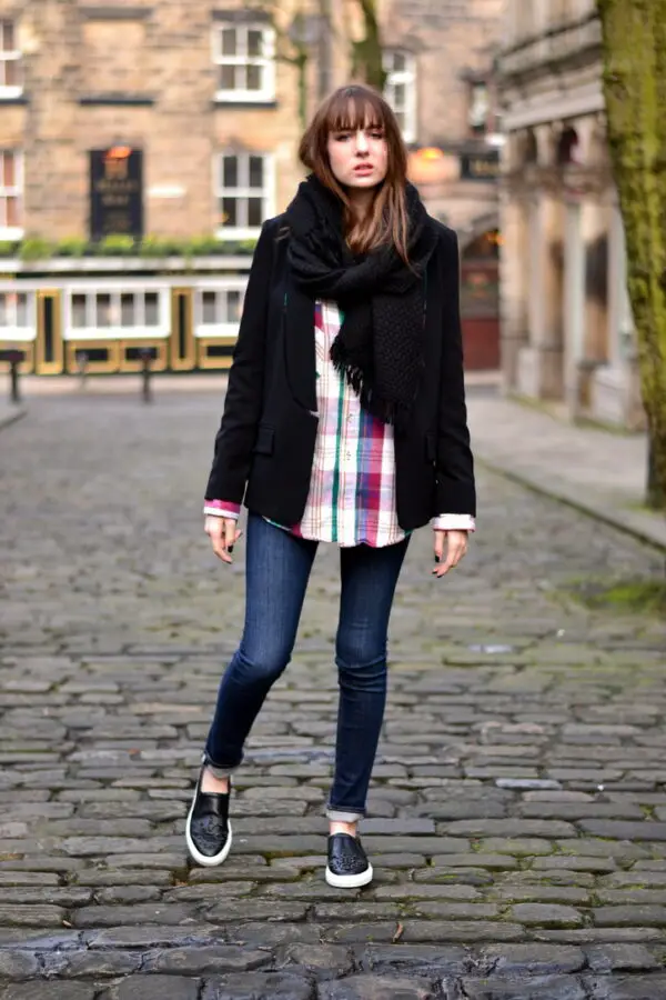 2-knitted-shawl-with-casual-outfit