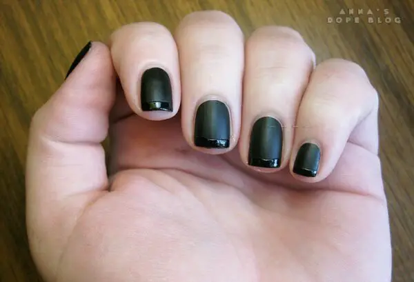 black-matte-nails-with-shiny-tips