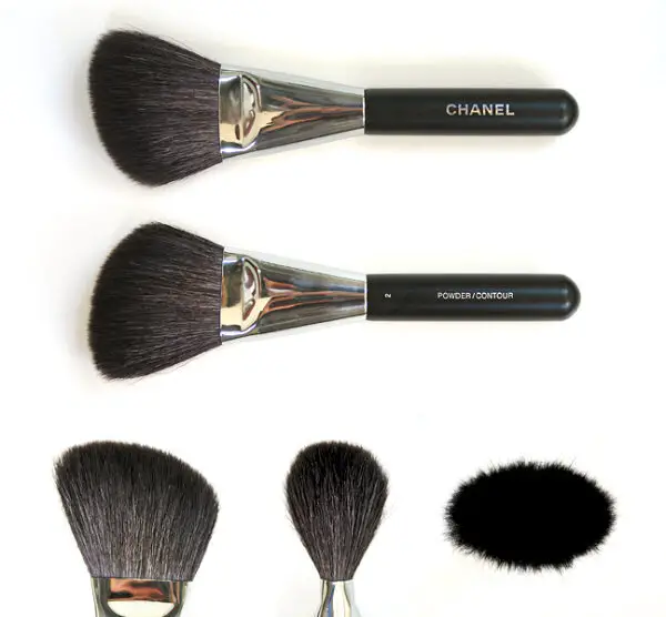 chanel-angled-powder-brush-nc2b02-blush-brush-nc2b04-2