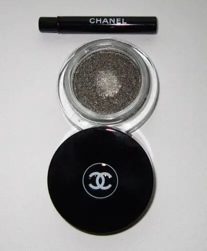 chanel-illusion-dombre-long-wear-luminous-eyeshadow-in-epatant-413x500-1