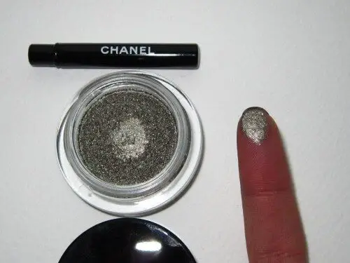 chanel-illusion-dombre-long-wear-luminous-eyeshadow-in-epatant-shade-500x375-1
