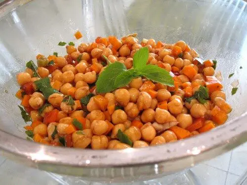 chickpea-salad-with-balsamic-dressing-how-to-cook-500x375-1
