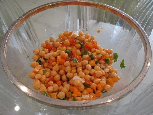 chickpea-salad-with-balsamic-dressing-recipe-500x375-1