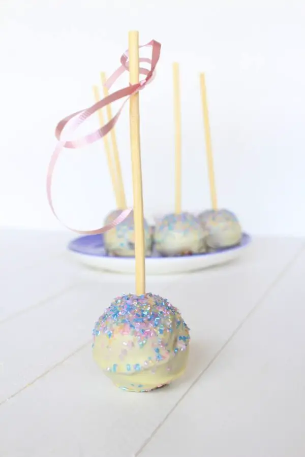 easy-way-to-make-cake-pops-serving