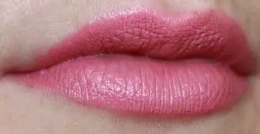 nyx-extra-creamy-round-lipstick-paris