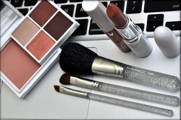 1-mac-holiday-face-kit-collection