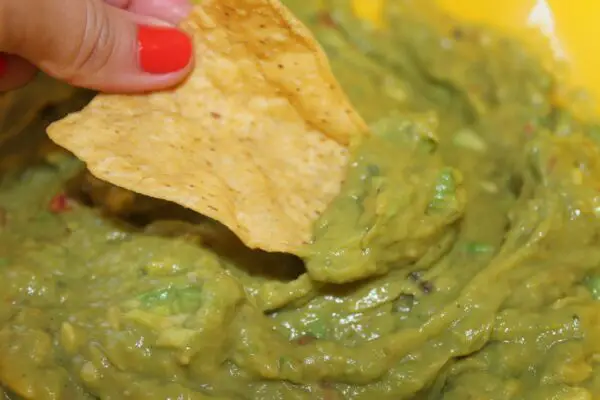 how-to-prepare-homemade-mexican-style-guacamole-dip
