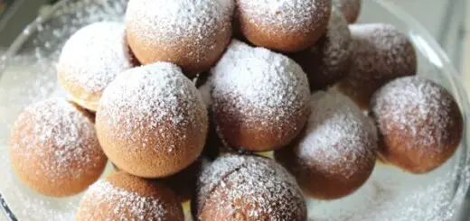 powdered-mini-doughnuts-stuffed-with-sweetened-condensed-milk-1