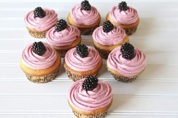 white-berry-vanilla-cupcake-recipe
