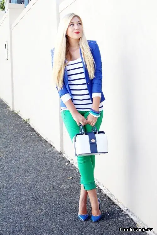 blue-blazer-and-green-jeans