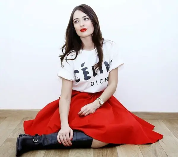2-classic-red-skirt-with-graphic-tee