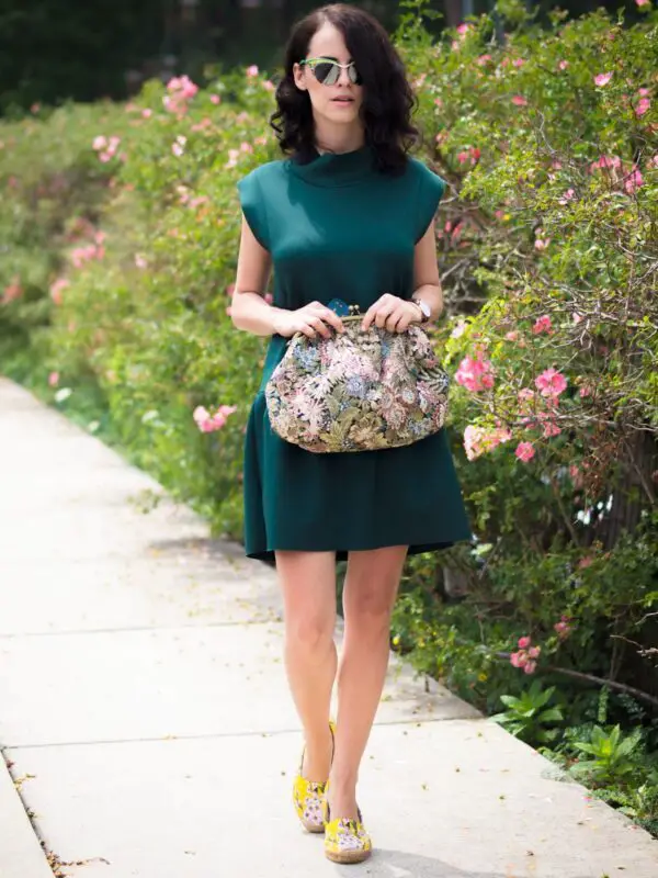 2-floral-clutch-with-forest-green-dress