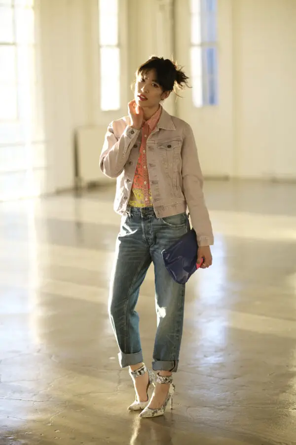 3-boyfriend-jeans-with-colorful-shirt-and-jacket-1