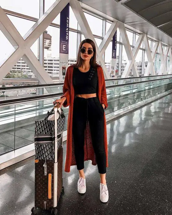 classy-layered-travel-outfit