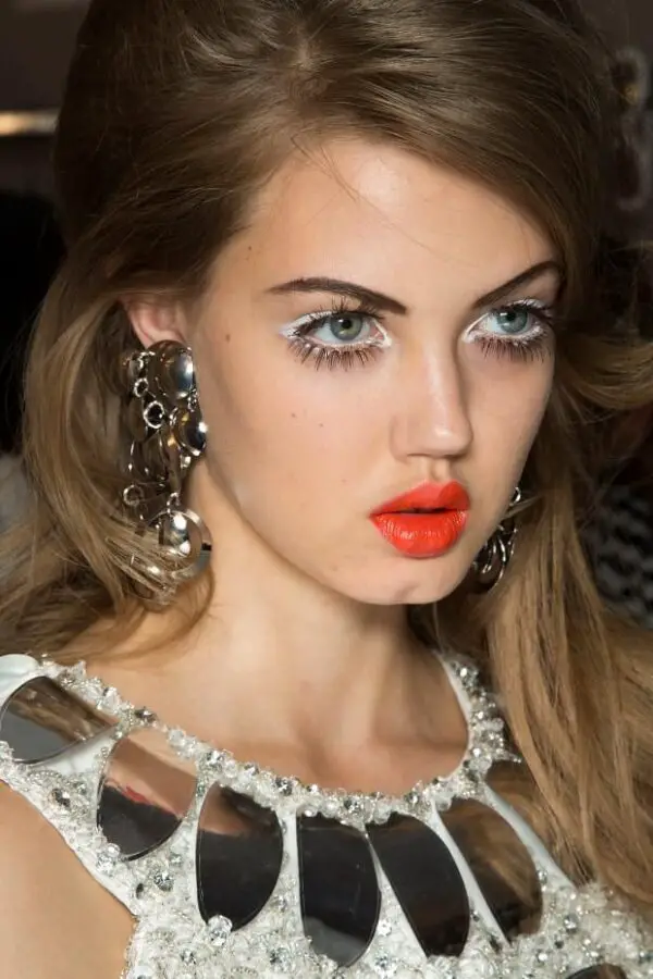 how-to-apply-white-eyeliner-and-take-the-bold-makeup-look-1