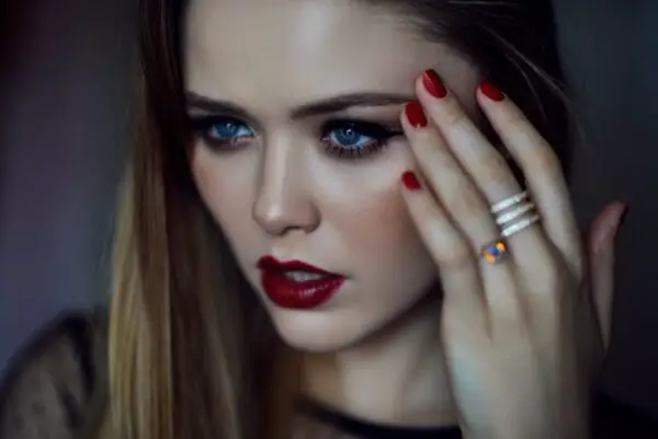 3-red-lips-with-red-nails