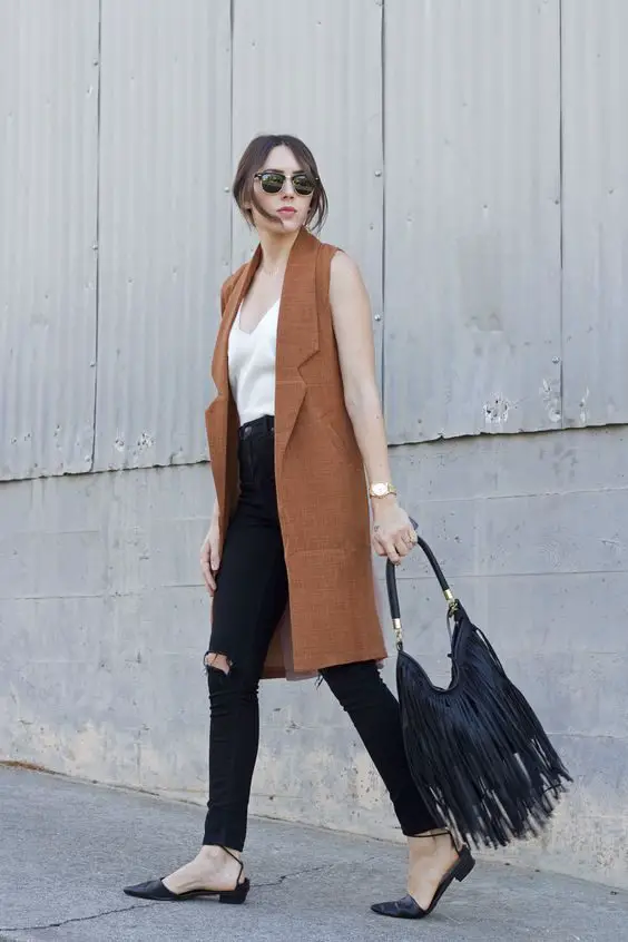 brown-sleeveless-trench-coat-outfit-for-spring-and-summer