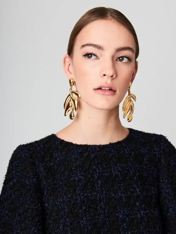 leaf-shaped-earrings-in-gold