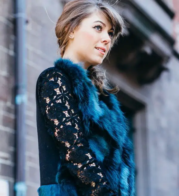 3-lace-outfit-with-fur-scarf