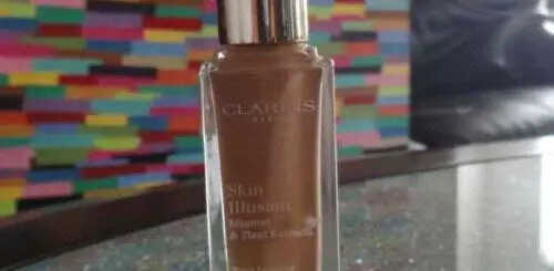 clarins-skin-illusion-natural-radiance-foundation-1-500x409-1