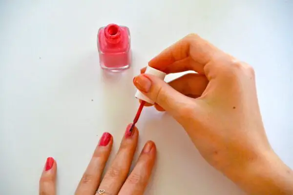 how-to-give-yourself-a-manicure12