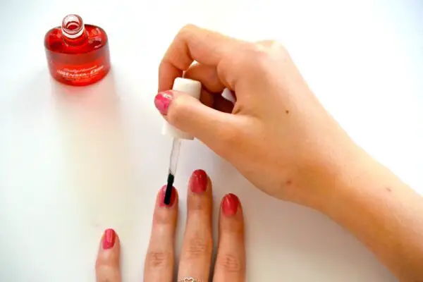 how-to-give-yourself-a-manicure14