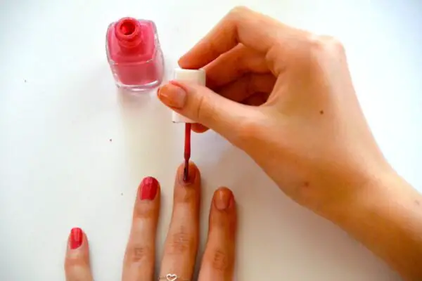 how-to-give-yourself-a-manicure8