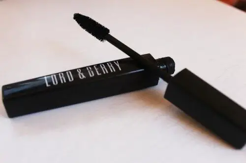 lord-and-berry-black-mascara-500x332-1