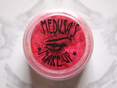 medusas-makeup-mineral-eye-dust-in-red-baron-500x375-1