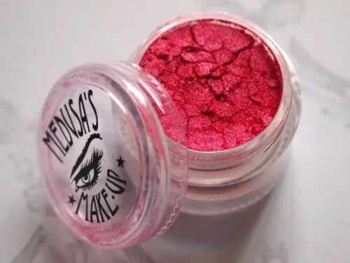 medusas-makeup-mineral-eye-dust-in-red-baron-review-500x375-1