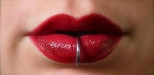 nyx-round-lipstick-in-575-black-cherry-review-500x256-2