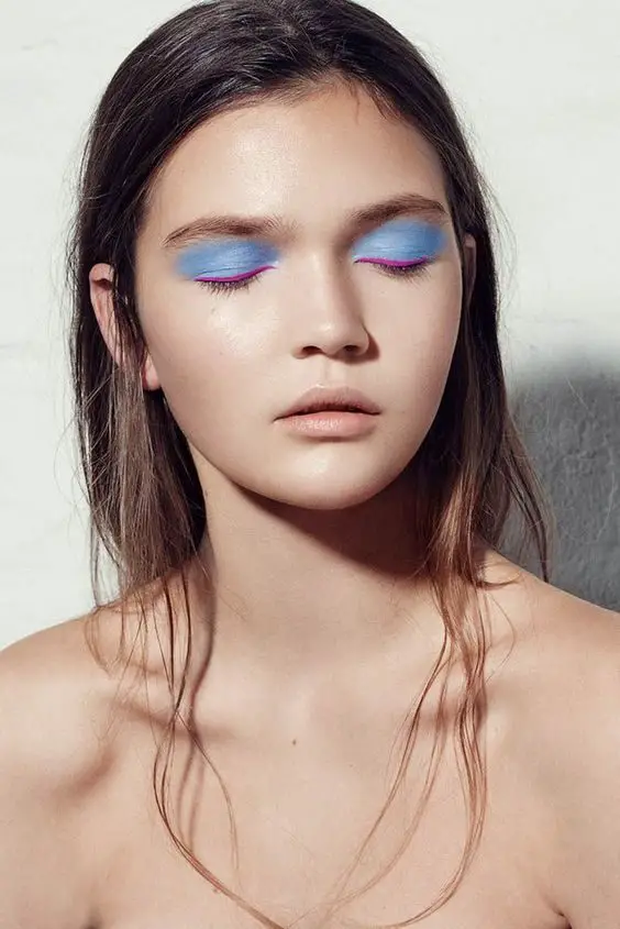 blue-eyeshadows-with-magenta-liner