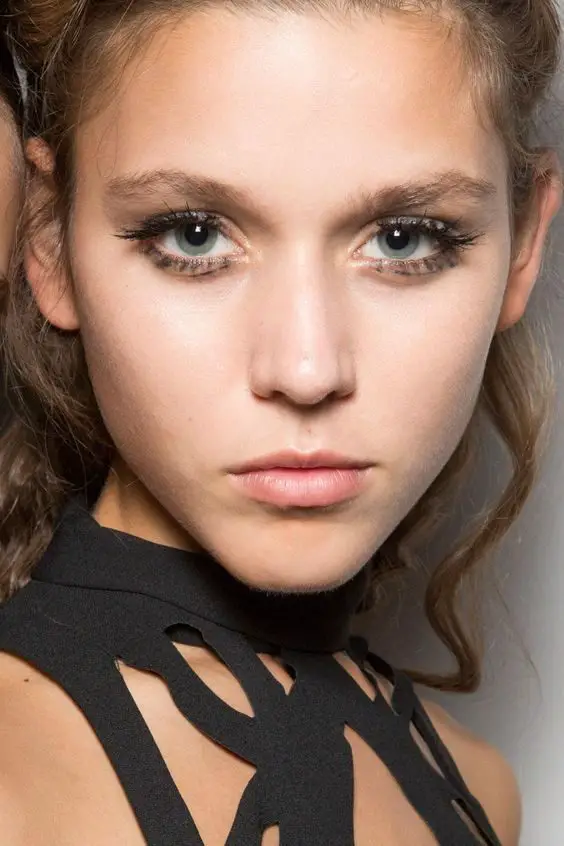 clumpy-but-chic-mascara-look