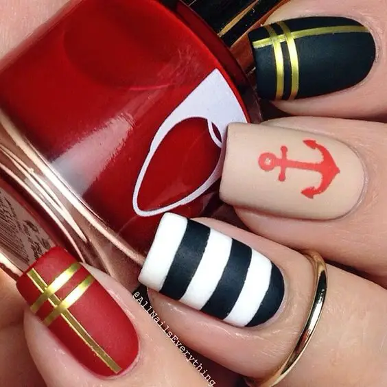 luxe-nautical-theme-nails