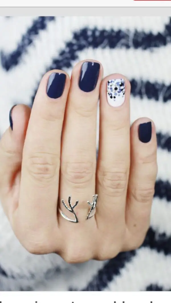 midnight-blue-with-accent-nail